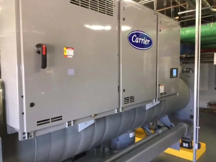 Chiller em casa de máquinas — Air Clean