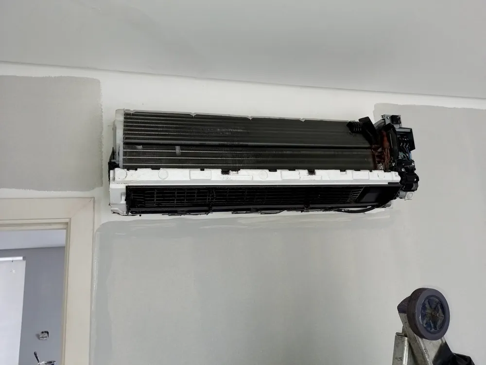Evaporadora desmontada para higienização — Air Clean