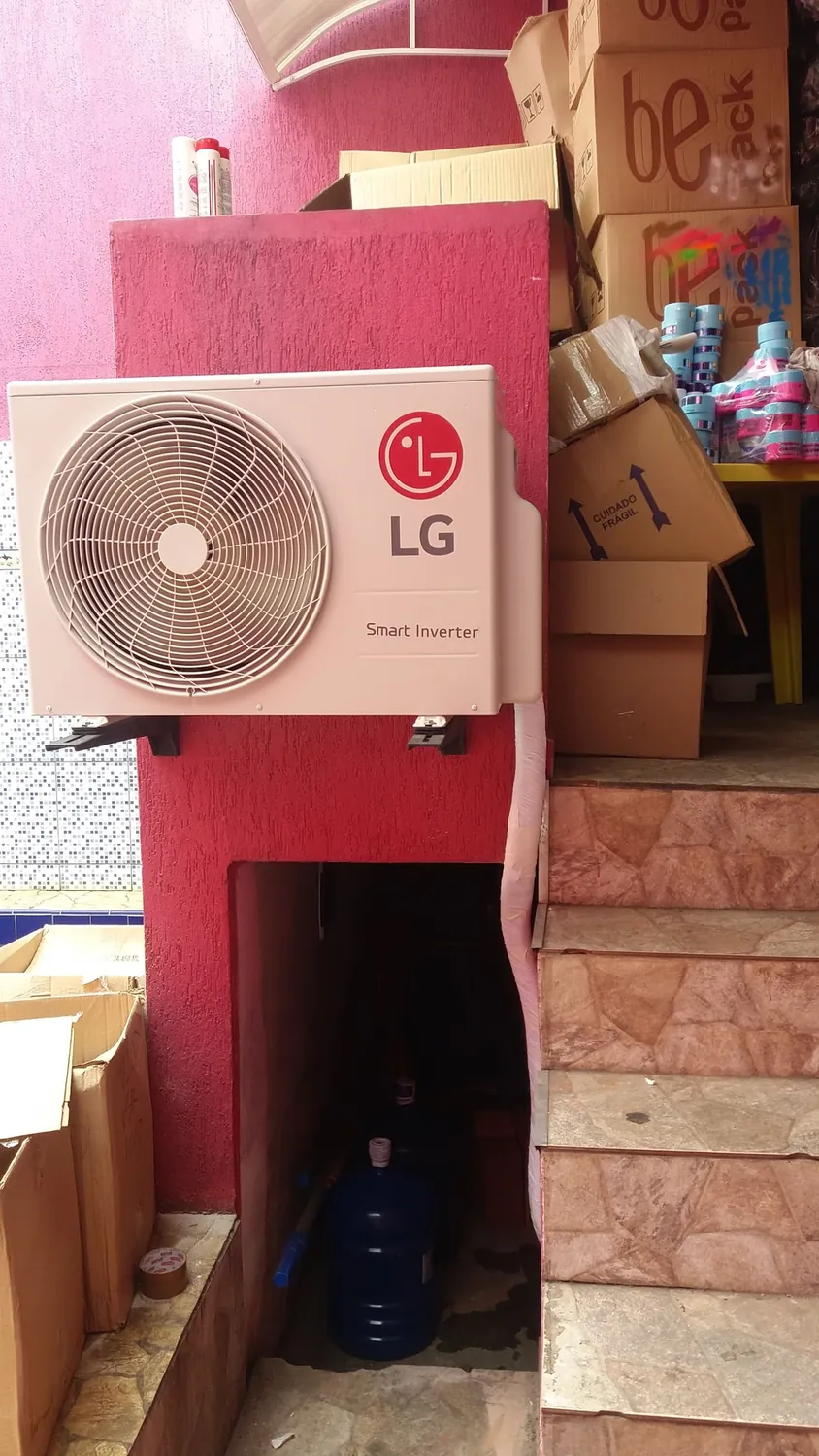 Condensadora instalada em área externa — Air Clean